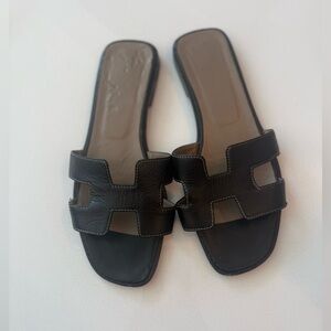 Hermes -Oran Black Leather Sandals- size 38EU